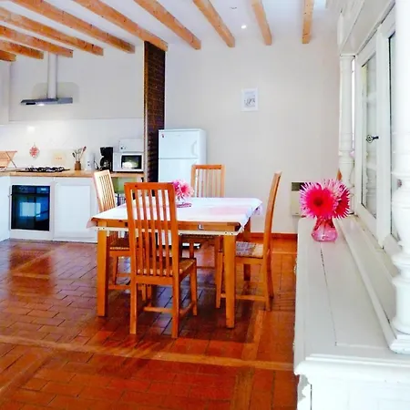 Rural Pool Retreat In The Hills Retournac